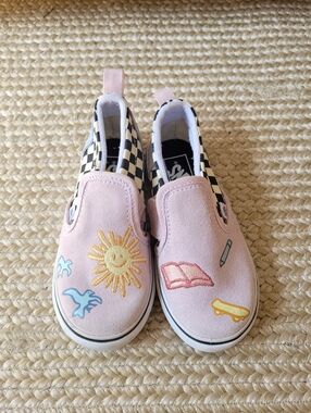 Vans Kids Slip-On Sneakers in Pink with Checkerboard Heel & Embroidered Icons